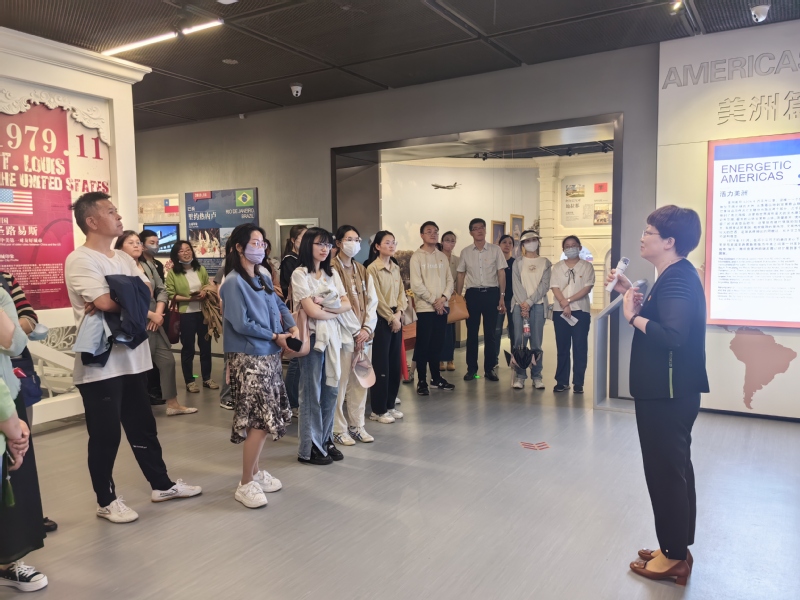 公司党总支走进南京国际友...